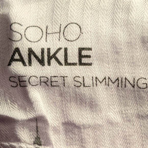 Jones Cropped Jeans - Picture 3 of 4